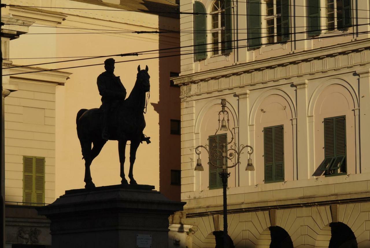 Dietro Il Teatro Modena Génova Exterior foto